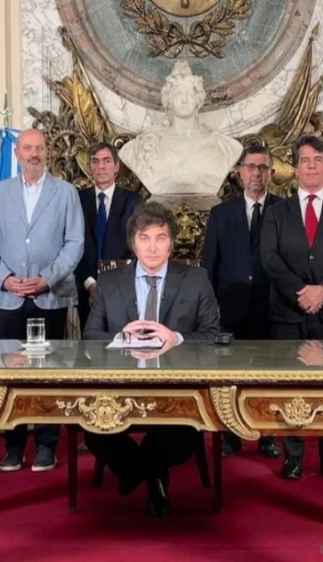 javier-milei-y-ministros-jpg.