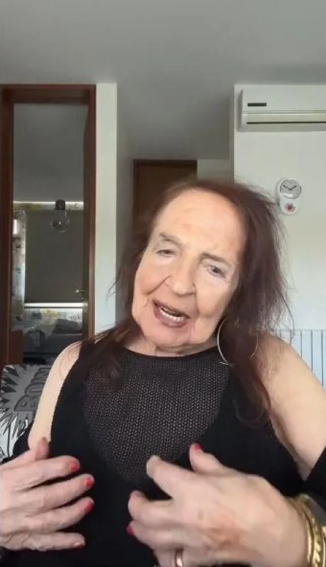 abuela-tiktok-virales-png.