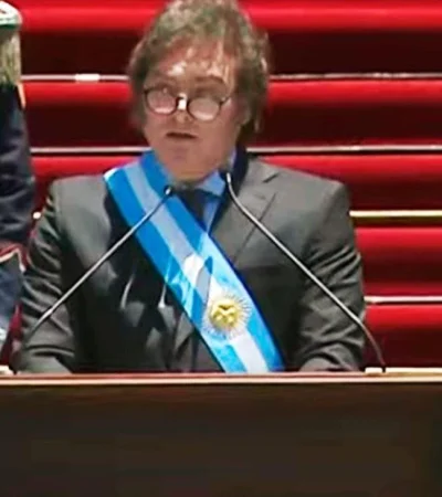 milei-habla-foto-jpg.