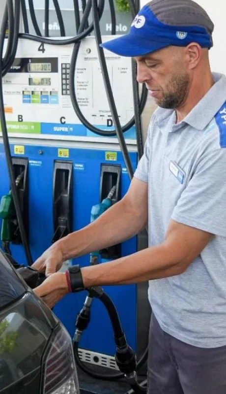 Se viene otro aumento de las naftas.