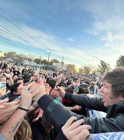 f2uyb2ewyaaa1tq-jpg.