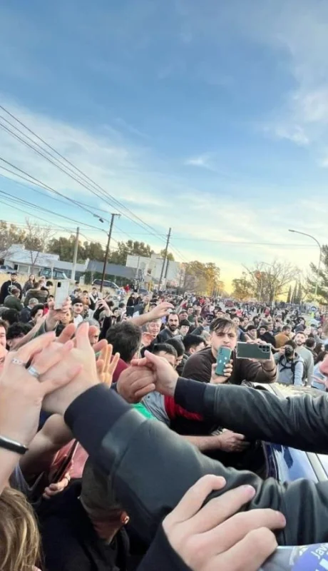 f2uyb2ewyaaa1tq-jpg.