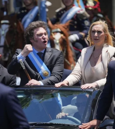 milei--caravana-jpg.