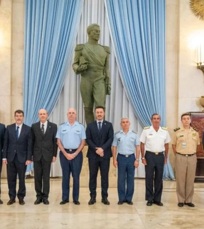 petri-y-funcionarios-jpeg.