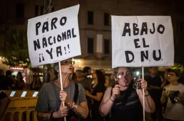 El Gobierno limitó el derecho a huelga con un DNU y la CGT adelanta medidas
