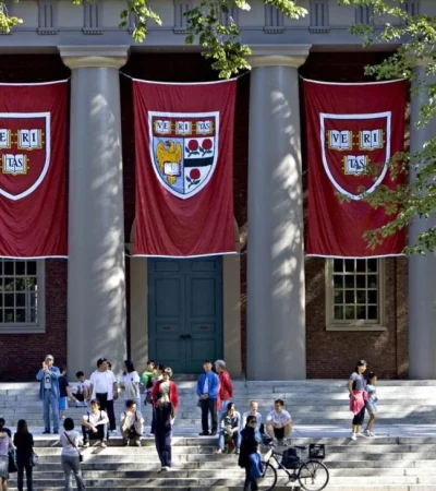 Universidad de Harvard.