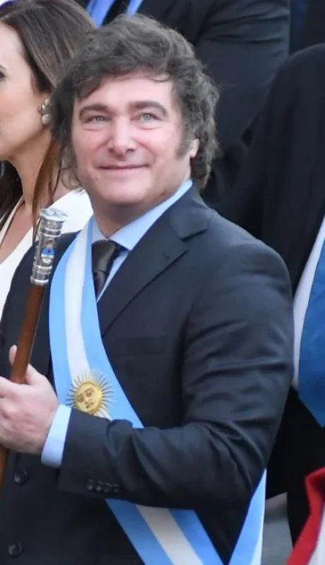 1704930385240110719-jpg.