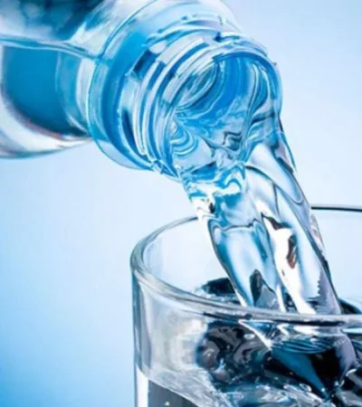 cuanta-agua-debo-tomar-por-dia-jpg.