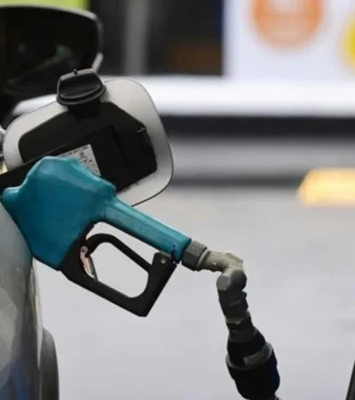 Algunas provincias mantendrán la exigencia de que carguen nafta sólo playeros