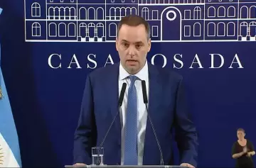 Manuel Adorni controlará las empresas públicas de comunicación