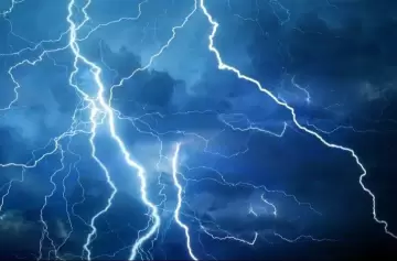 Atención: estos son los riesgos de ducharse en una tormenta eléctrica