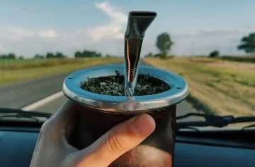 Provincias en las que multan por tomar mate al conducir