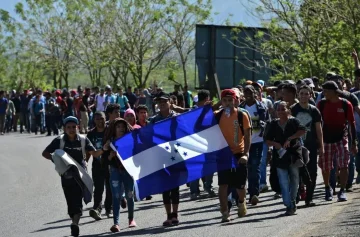 Cientos de migrantes en la caravana desde Honduras a Estados Unidos
