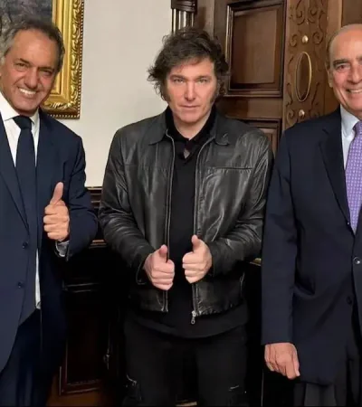 daniel-scioli-guillermo-francos-y-javier-milei-webp.