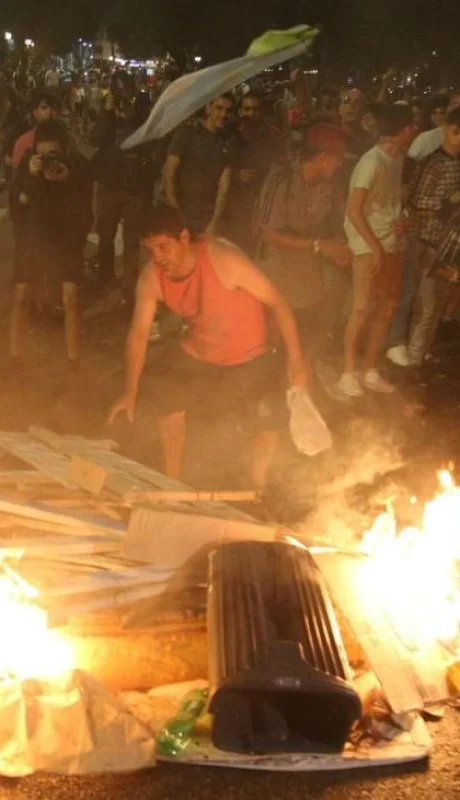 1706918735240202709-jpg.