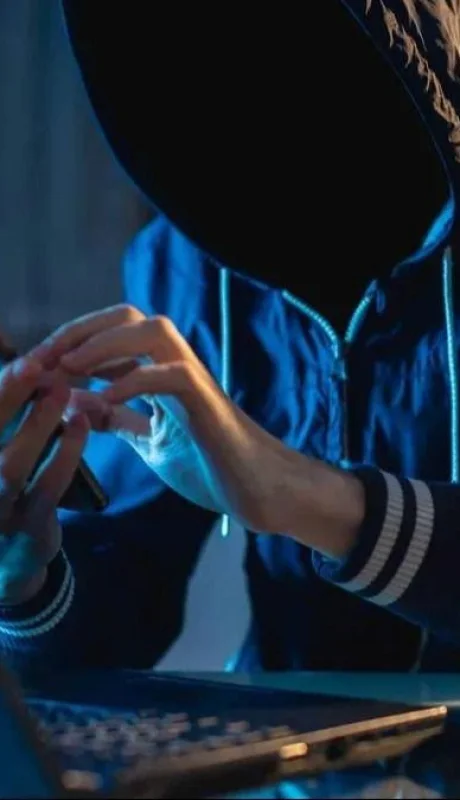 Engañan a policía por Tinder, le sacan 320.000 pesos y su arma reglamentaria