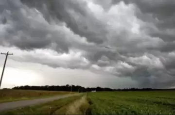 Lluvias y tormentas de fuerte intensidad azotan al centro del país