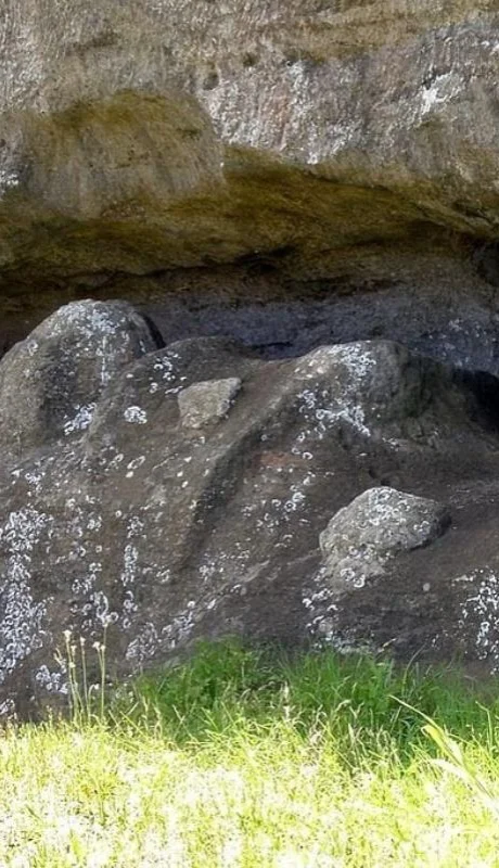 1024px-unfertiger-moai-jpg.