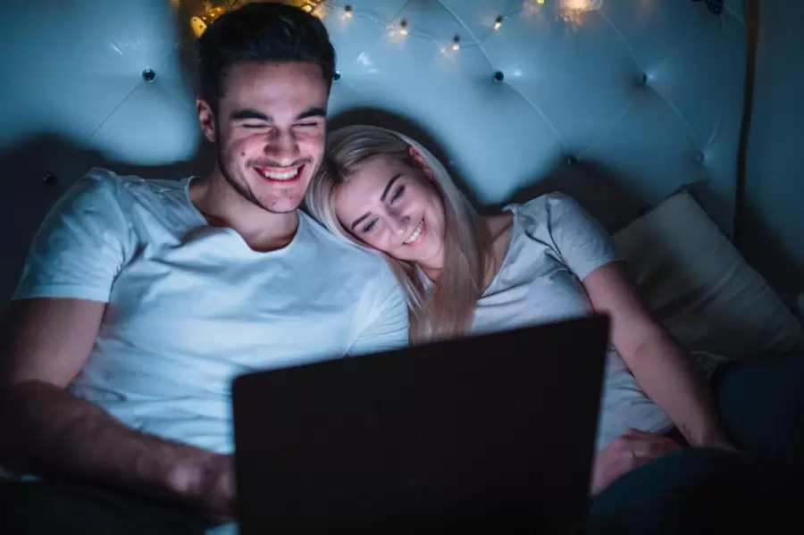 pareja-viendo-netflix-jpg.