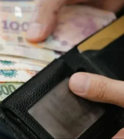 El salario mínimo perdió el 28,4% de poder de compra en octubre