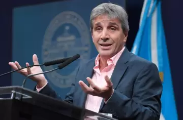 Caputo negó devaluación y que no contesta mentiras