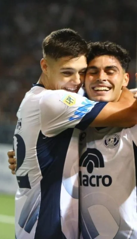 gjufpiaxkaavkak-jpg.