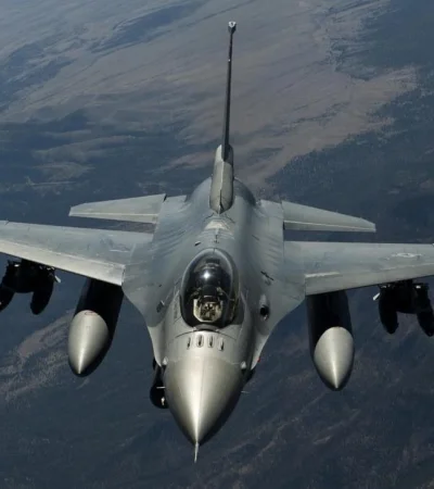 avion-mundo-f16-png.