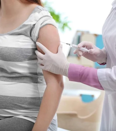 Especialmente las embarazadas son quienes deben observar bien el calendario de vacunación.