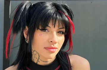 Cazzu defiende la igualdad de género ante la prohibición del lenguaje inclusivo