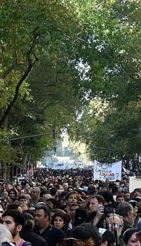 La marcha universitaria de abril fue el principal impacto que sintió el Gobierno