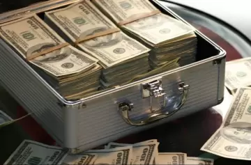 El Gobierno avanza con el plan para el uso del los "dólares del colchón"