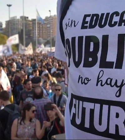 La UBA, en emergencia salarial: docentes y no docentes perdieron 40% de poder adquisitivo