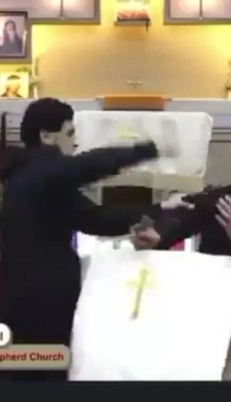 cura-apunalado-iglesia-barba-catolico-ataque-png.