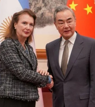 mondino-y-su-par-chino-jpg.