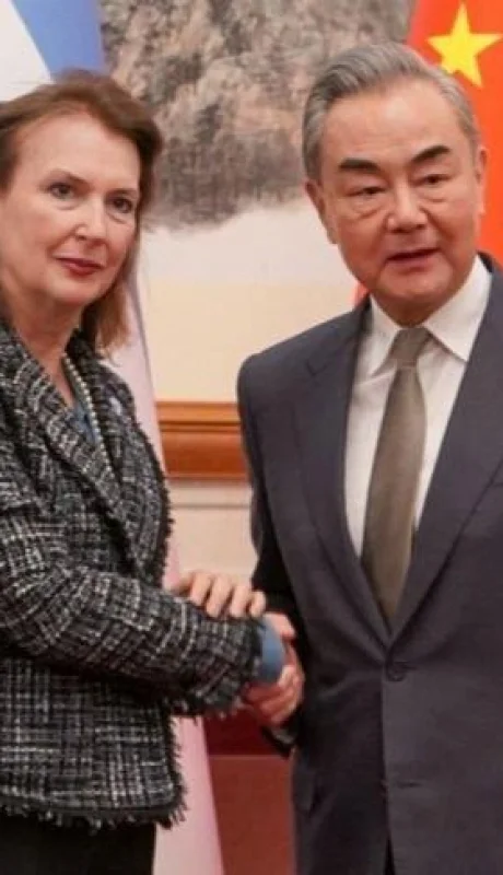 mondino-y-su-par-chino-jpg.