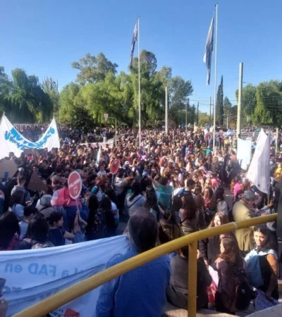 efb2e995-f4a4-4791-b13d-40fff5043444-jpg.