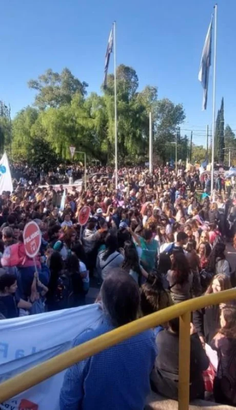 efb2e995-f4a4-4791-b13d-40fff5043444-jpg.