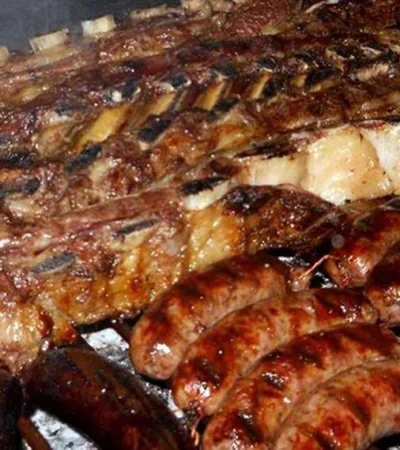 La tradición del asado argentino: historia, ritual y sabor único
