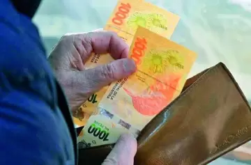 Salarios: el sector informal lidera la suba con un 139,7% interanual