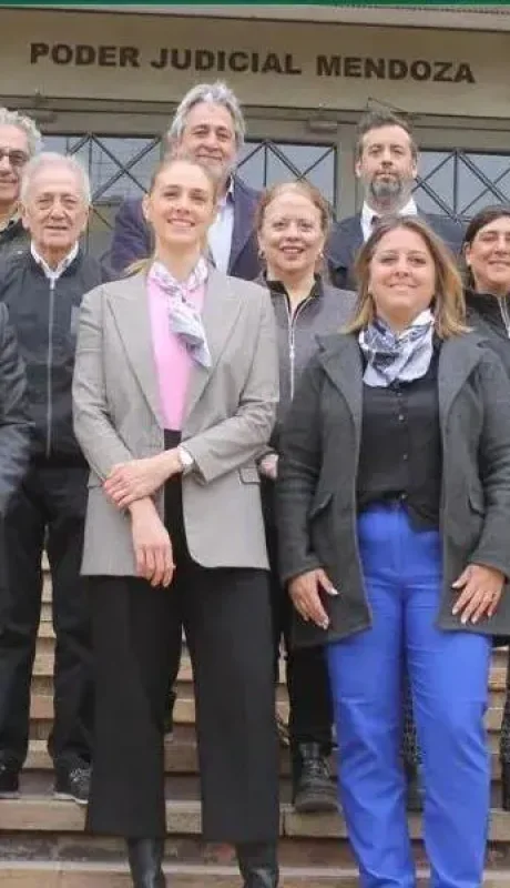 siempre-comprometidos-con-los-valores-y-las-necesidades-de-todos-los-profesionales-del-derecho-en-mendoza-participa-veni-a-votar-y-ayudanos-a-cambiar-