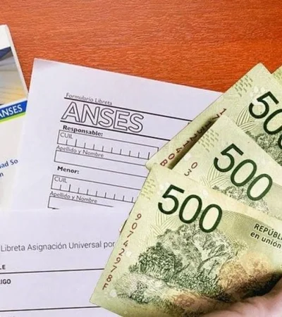 La libreta tarde dos meses en abonarse y su monto no se ajusta por inflación.