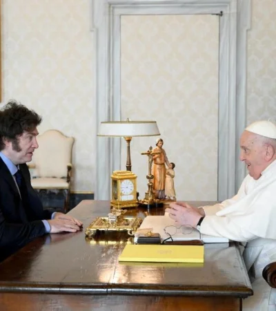 1707734135240212652-jpg.