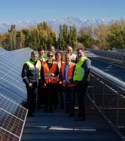 el Gobernador con funcionarios