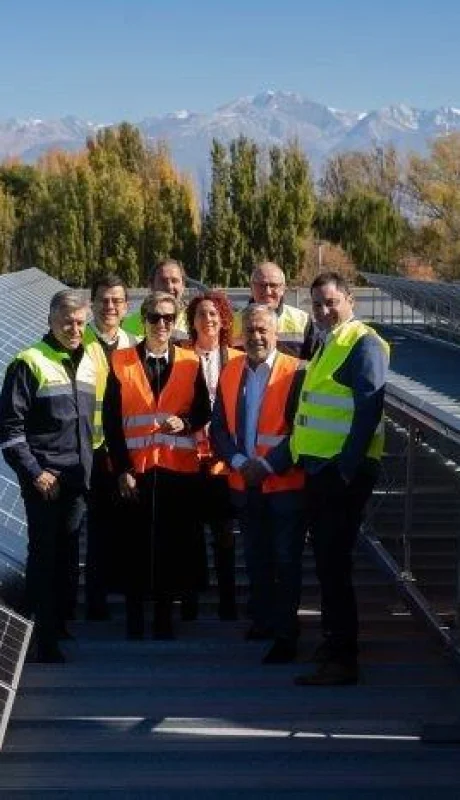 el Gobernador con funcionarios