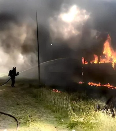bomberos-combatiendo-el-fuego-jpg.