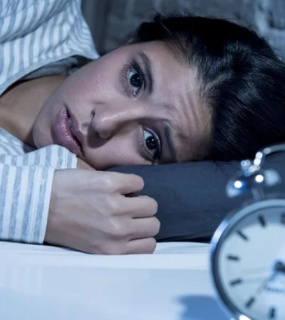 A descansar: el dañino efecto que puede tener la falta de sueño en tu cerebro