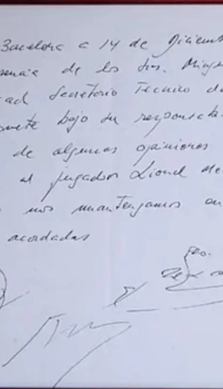 el-contrato-de-messi-en-una-servilleta-png.