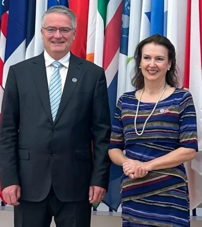 mondino-y-el-titular-de-la-ocde-jpg.