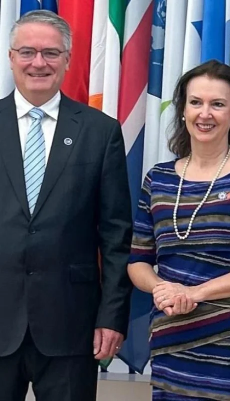 mondino-y-el-titular-de-la-ocde-jpg.