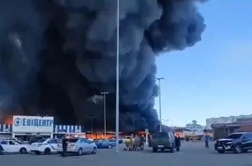 Ucrania: aumenta el número de fallecidos tras bombardeo ruso a un hipermercado